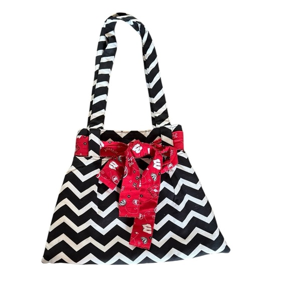 WISCONSIN BADGERS Handmade Chevron Red, White, & Black Canvas Bag Hand Crafted - Picture 9 of 9